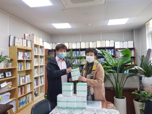 복지행정학과 ‘BTS봉사단’, 건강증진 프로바이오틱스 비타민 남양주시 북부희망케어센터에 기부